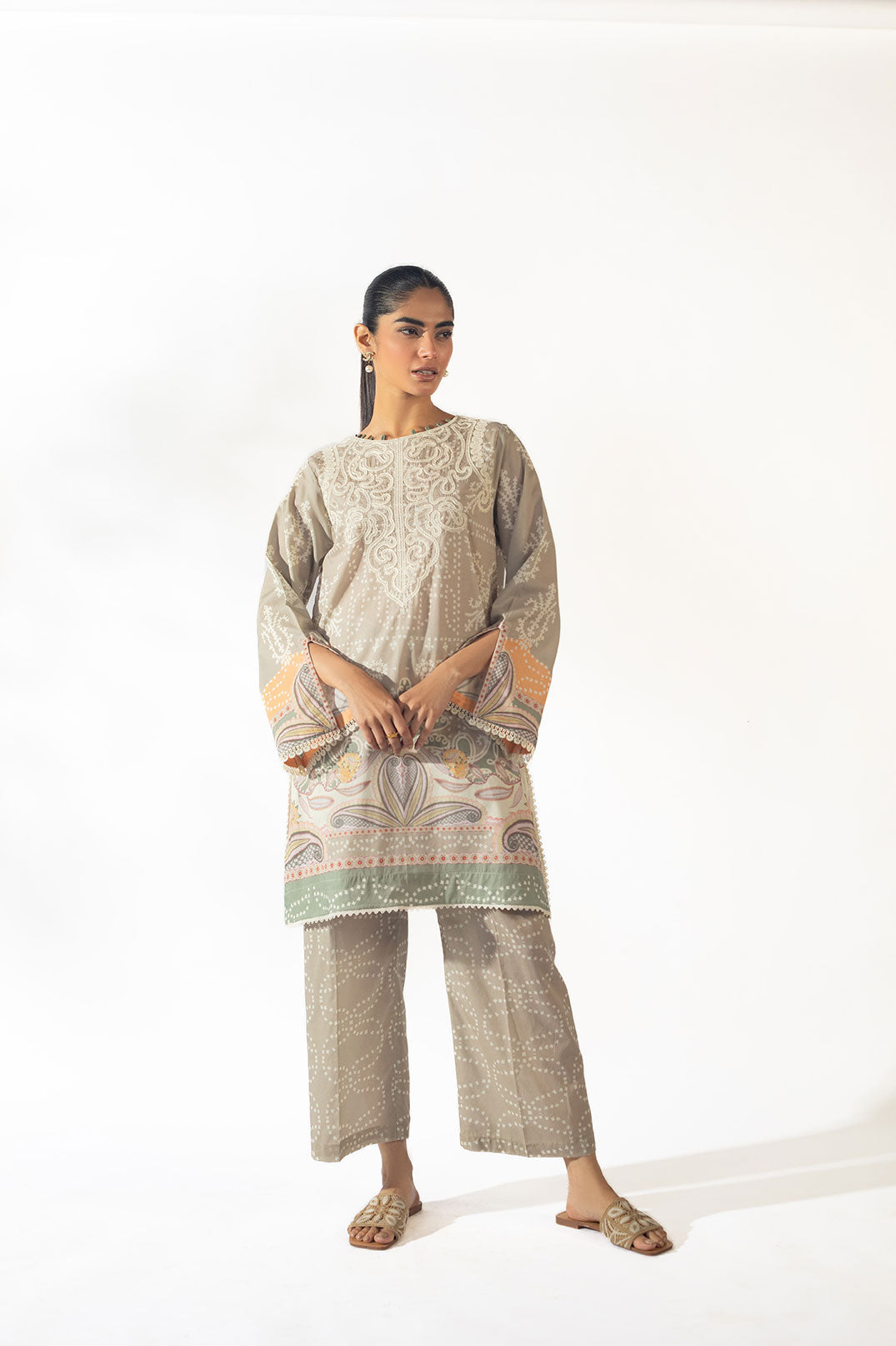 SS24DC-2358 GREY LAWN 2PCS PRINTED KURTA WITH TROUSER