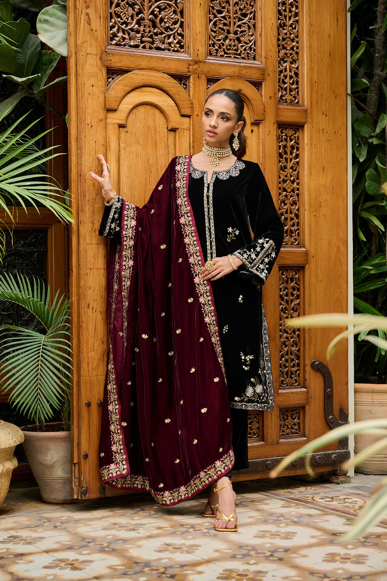 DA-1865 BLACK EMBROIDERED KURTA