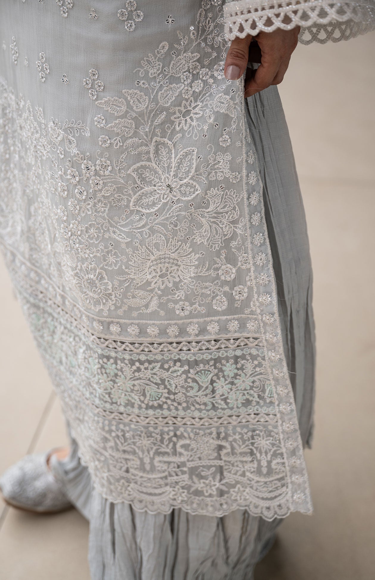 SS24DA-2413   GREY  2PCS  EMBROIDERED KURTA WITH TROUSER