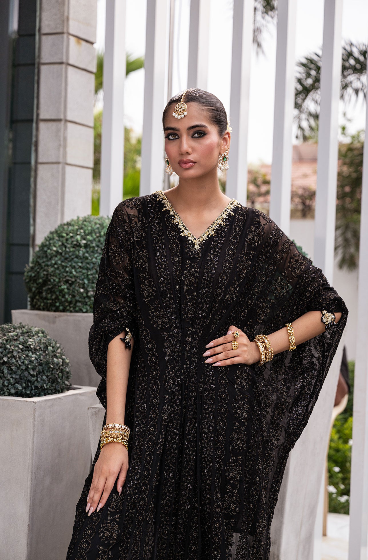 SS24DA-2414 BLACK EMBROIDERED KAFTAN