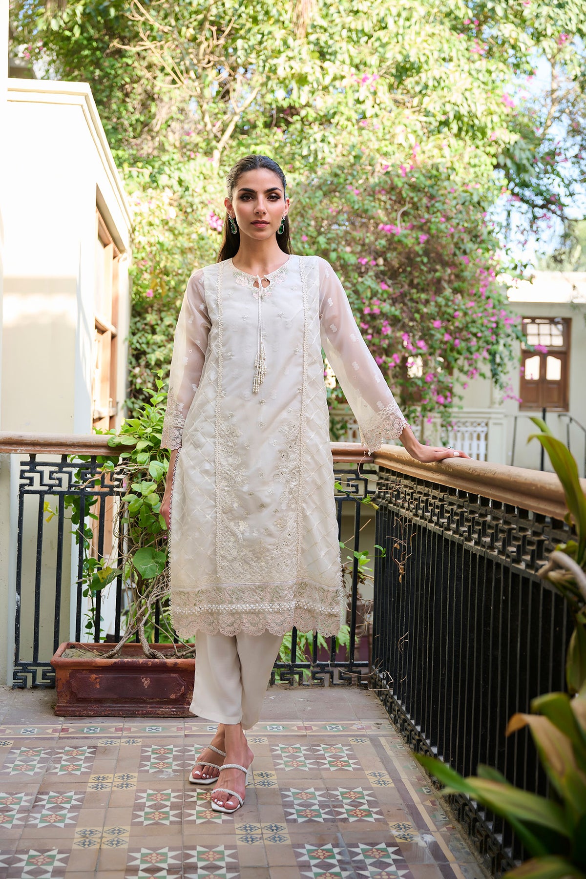 SS24DA-1876 OFF WHITE EMBROIDERED KURTA