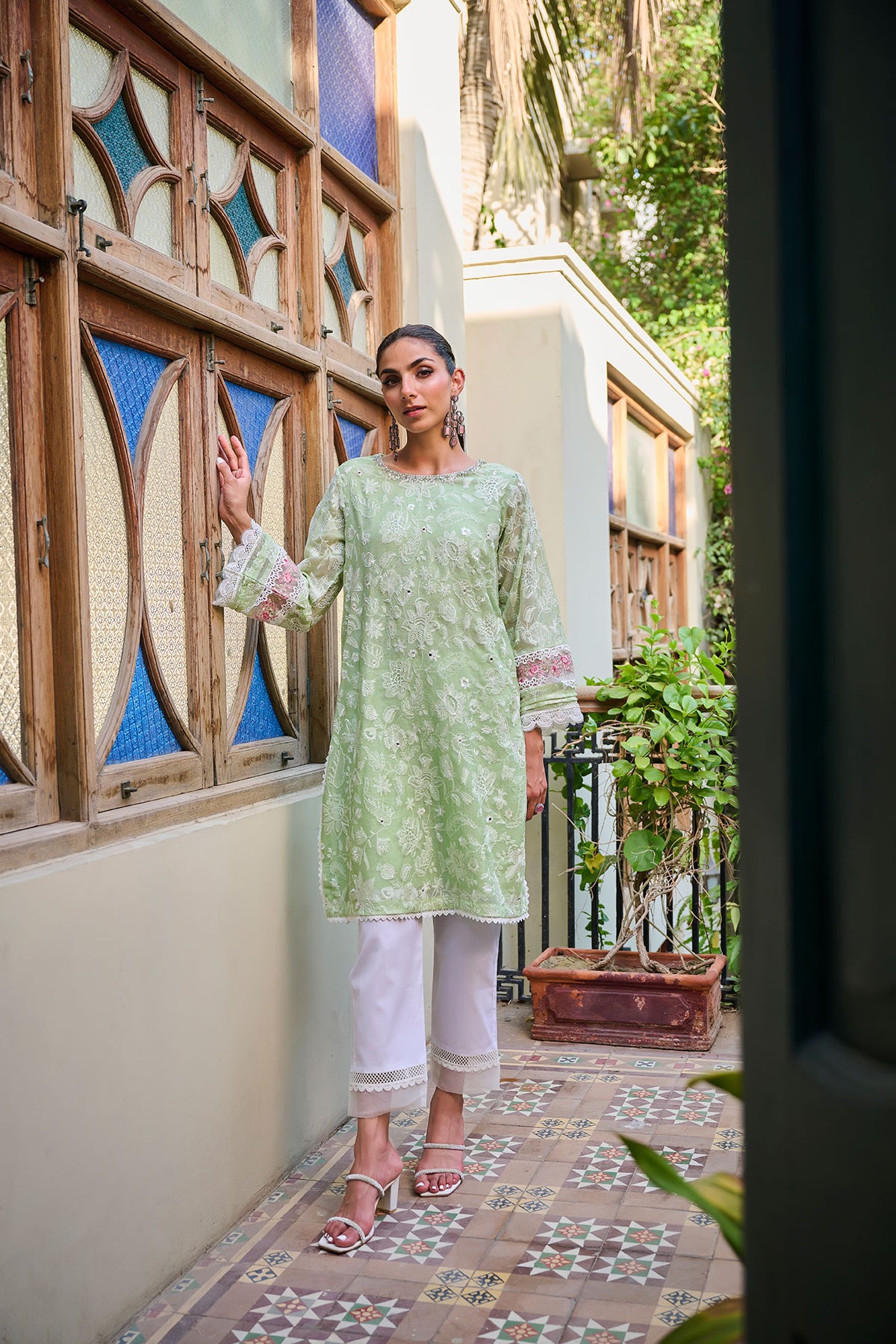 SS24DA-1884 GREEN EMBROIDERED KURTA