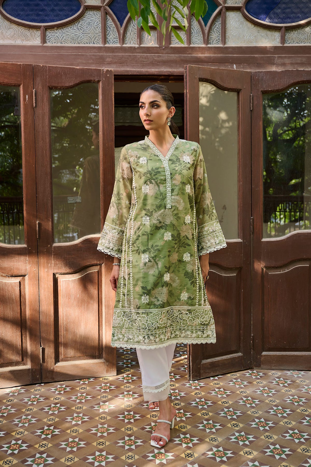 SS24DA-1885 GREEN EMBROIDERED KURTA