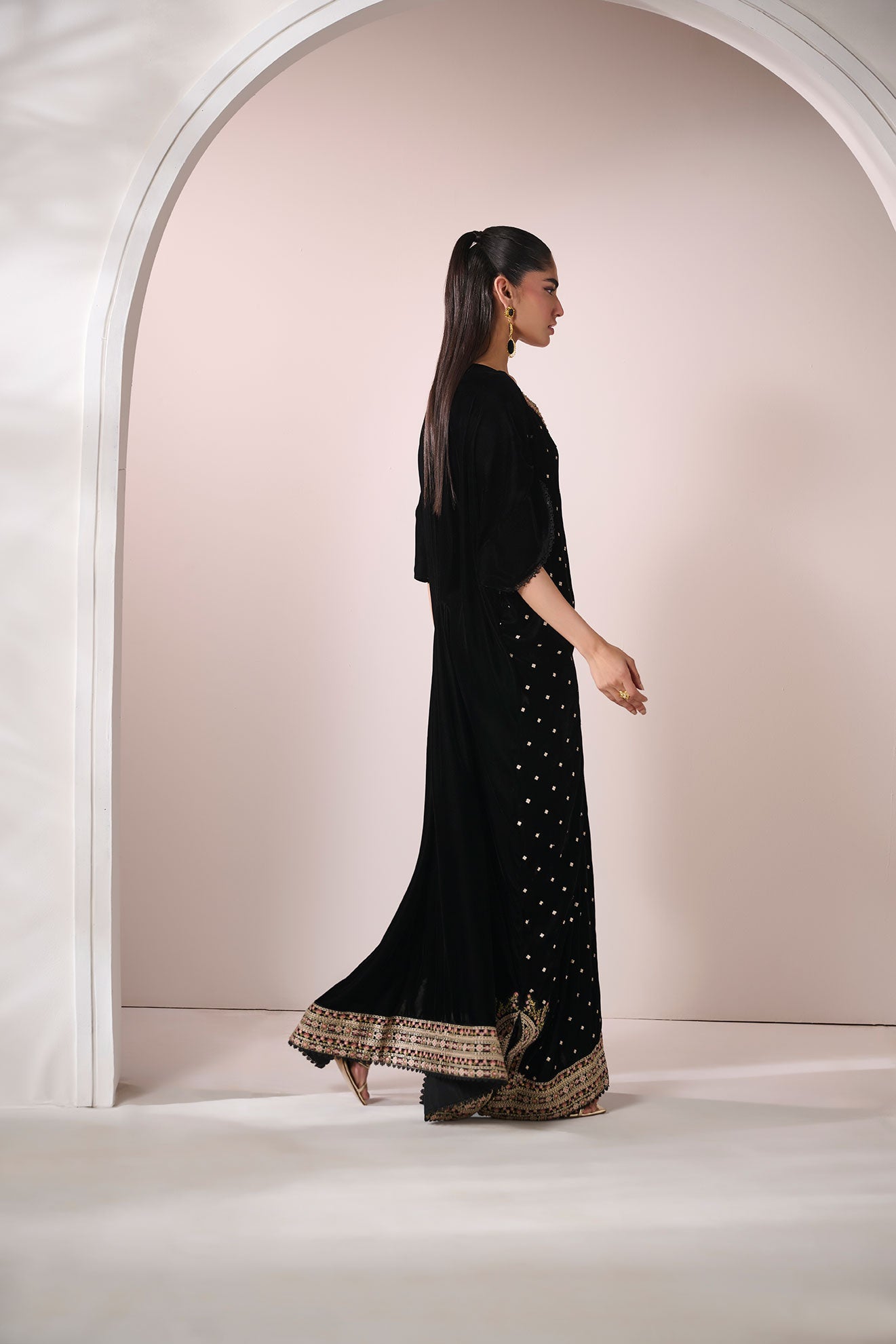 FW24DA-1897   BLACK  1PCS  EMBROIDERED KAFTAN