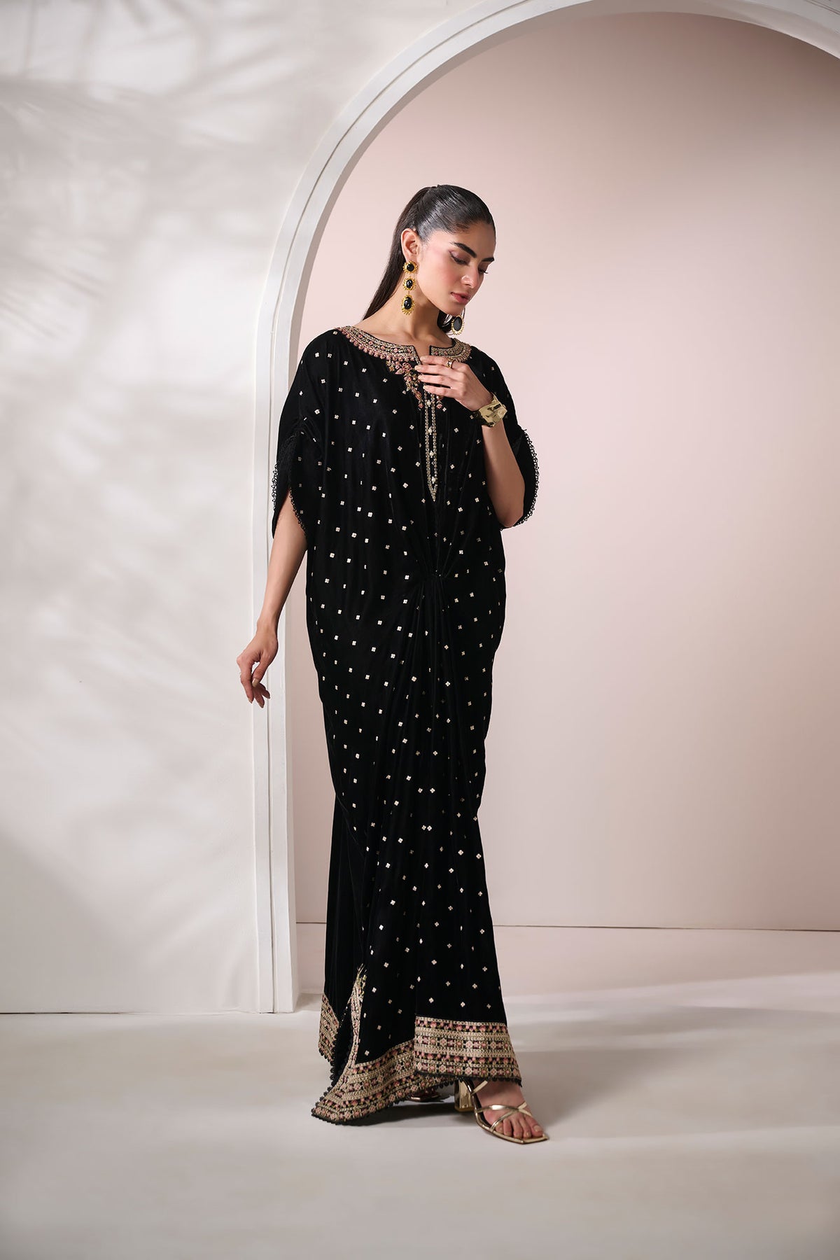 FW24DA-1897   BLACK  1PCS  EMBROIDERED KAFTAN