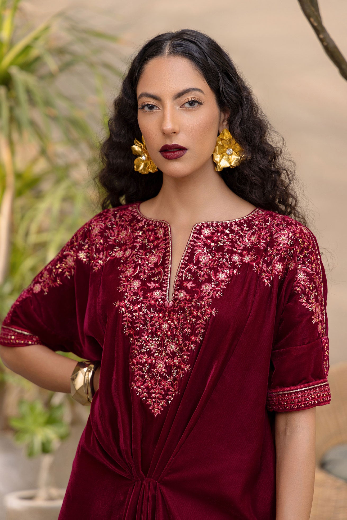 FW24DA-1899   MAROON  1PCS  EMBROIDERED KAFTAN