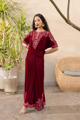 FW24DA-1899   MAROON  1PCS  EMBROIDERED KAFTAN