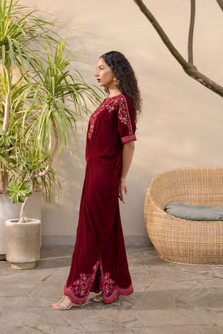 FW24DA-1899   MAROON  1PCS  EMBROIDERED KAFTAN