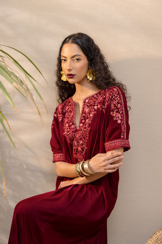 FW24DA-1899   MAROON  1PCS  EMBROIDERED KAFTAN