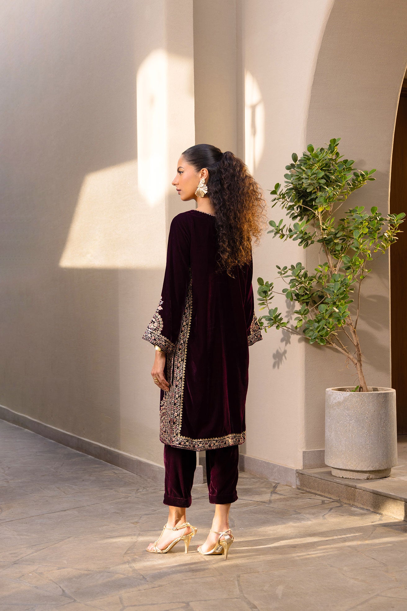 FW24DA-2604   PLUM  2PCS  EMBROIDERED KURTA WITH DUPATTA