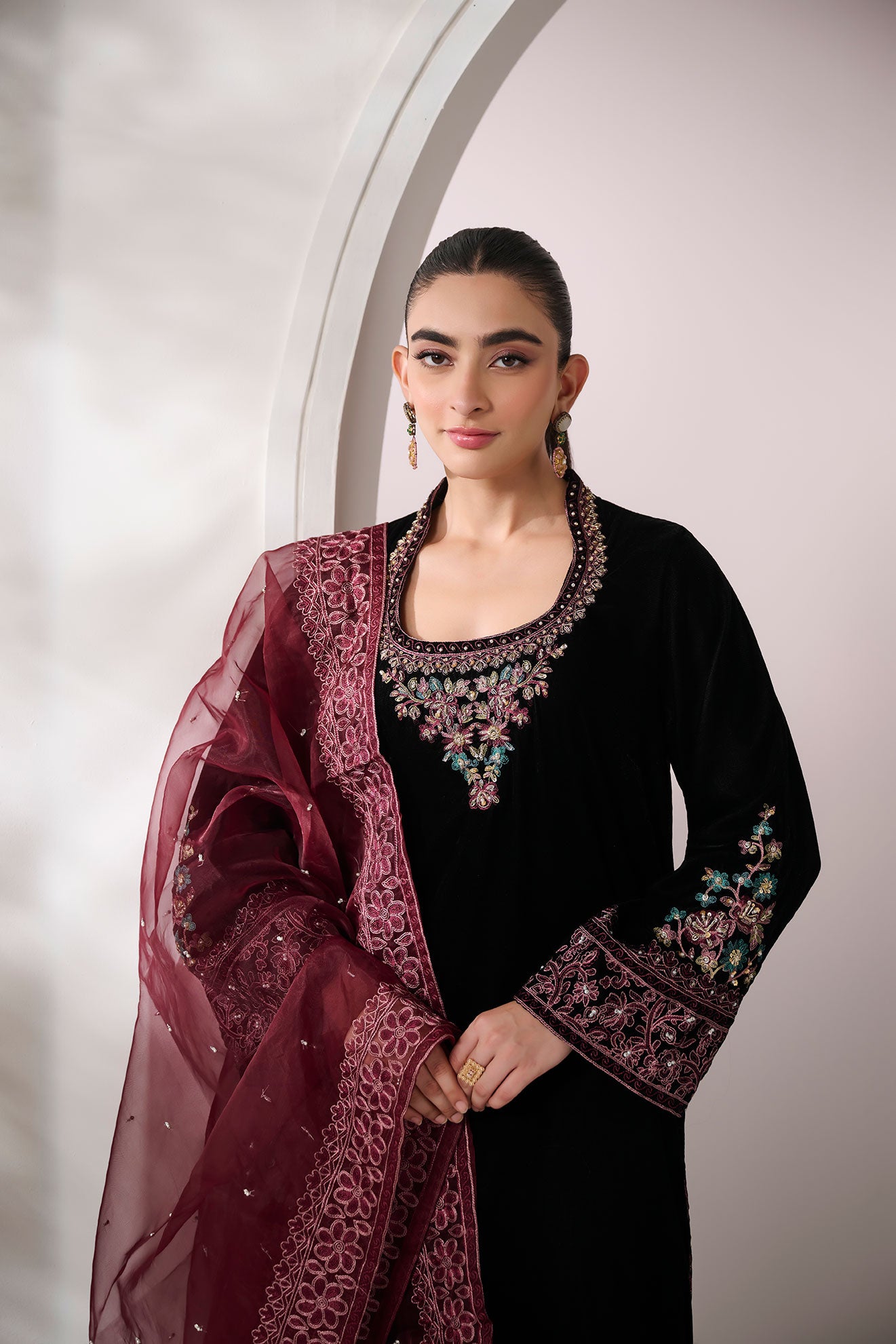 FW24DA-2607   BLACK  2PCS  EMBROIDERED KURTA WITH TROUSER