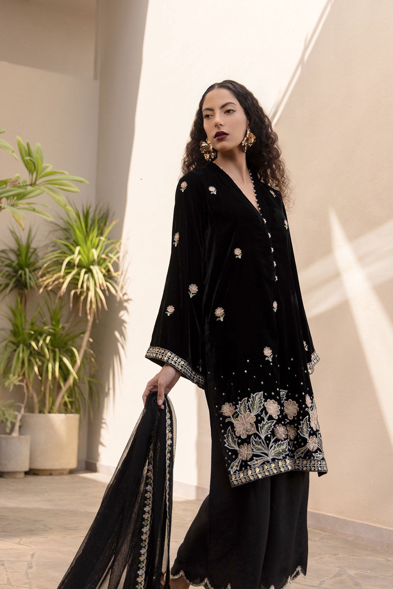 FW24DA-2619   BLACK  2PCS  EMBROIDERED KURTA WITH TROUSER