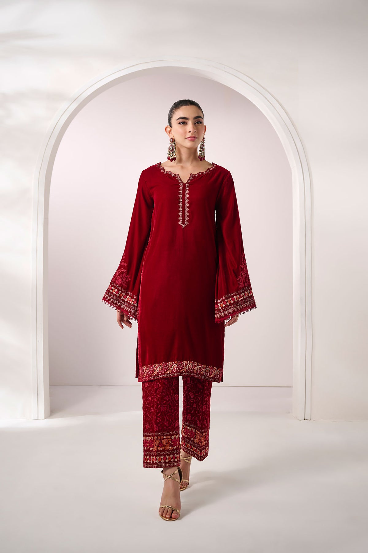 FW24DA-2623   MAROON  2PCS  EMBROIDERED KURTA WITH TROUSER