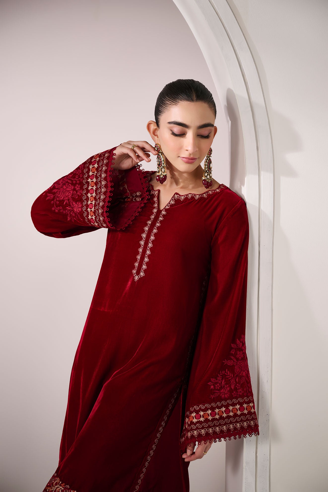 FW24DA-2623   MAROON  2PCS  EMBROIDERED KURTA WITH TROUSER