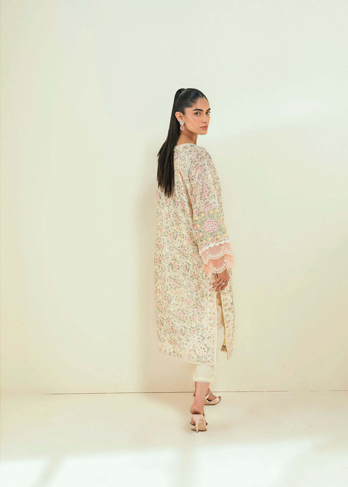 SS24DA-2592  OFF-WHITE  2PCS EMBROIDERED KURTA WITH TROUSER