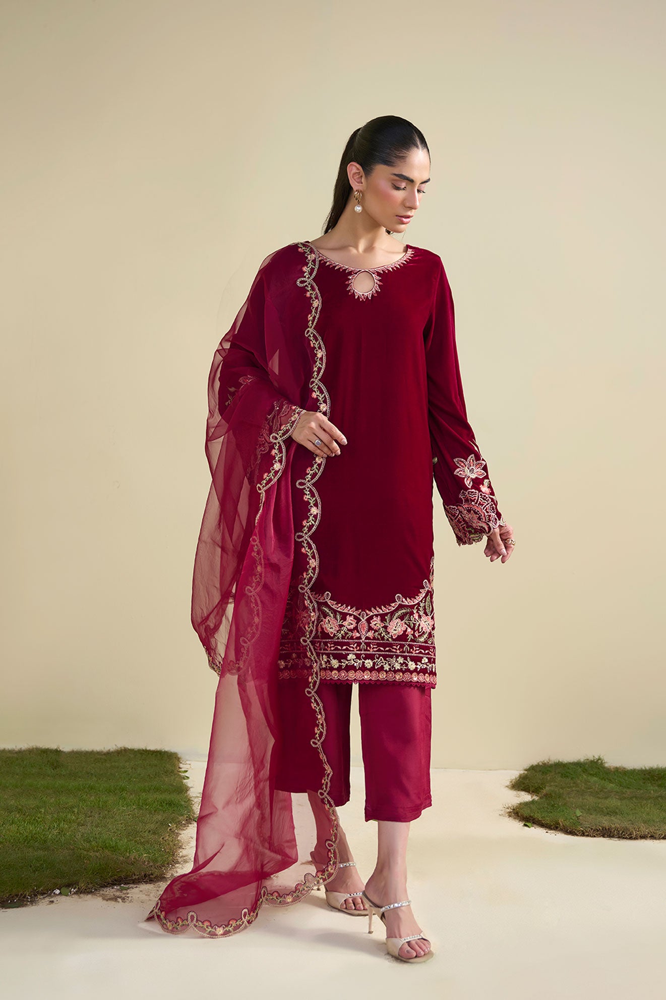 FW25DA-2804   RED  2PCS  EMBROIDERED KURTA WITH TROUSER