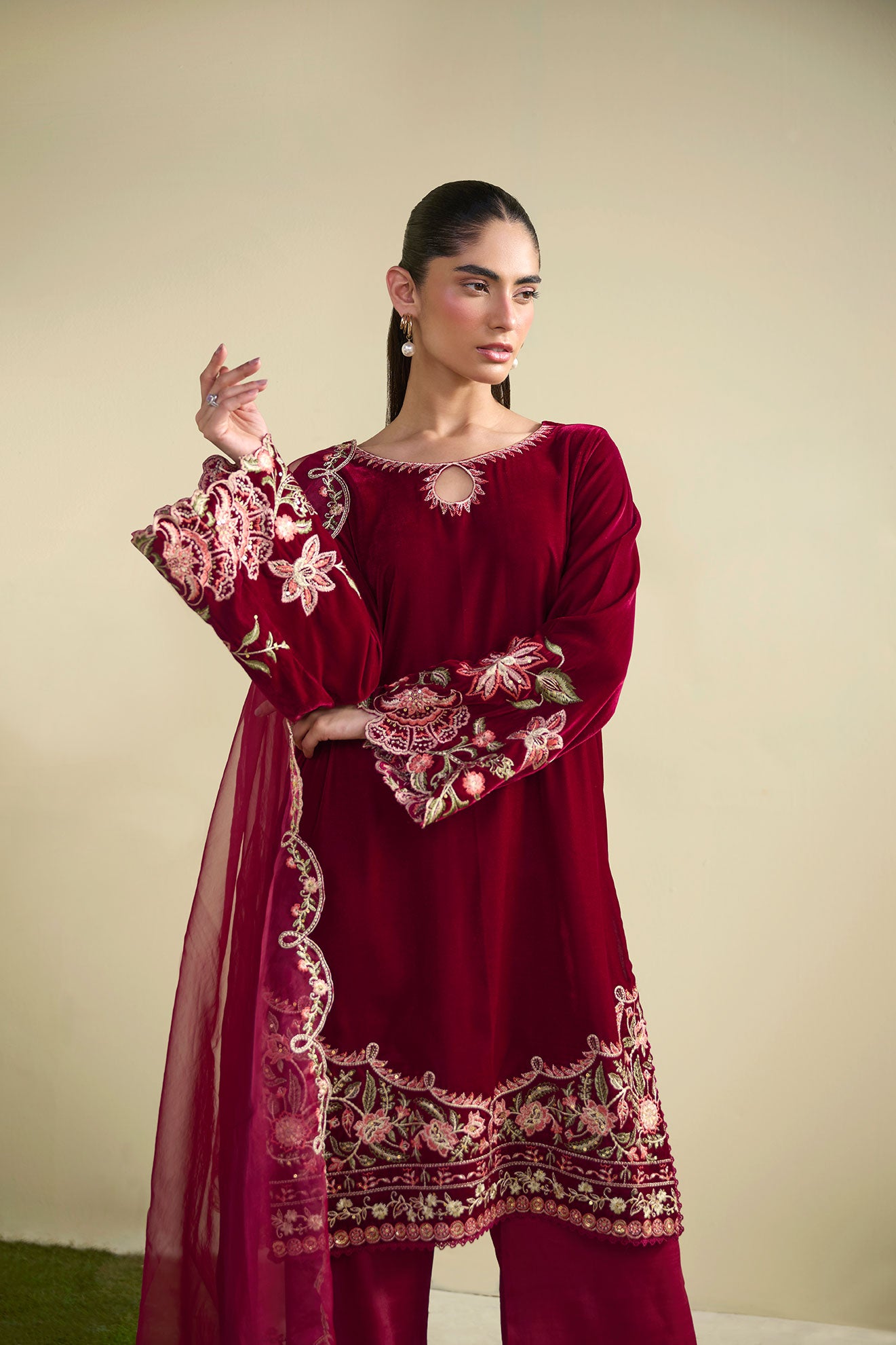 FW25DA-2804   RED  2PCS  EMBROIDERED KURTA WITH TROUSER