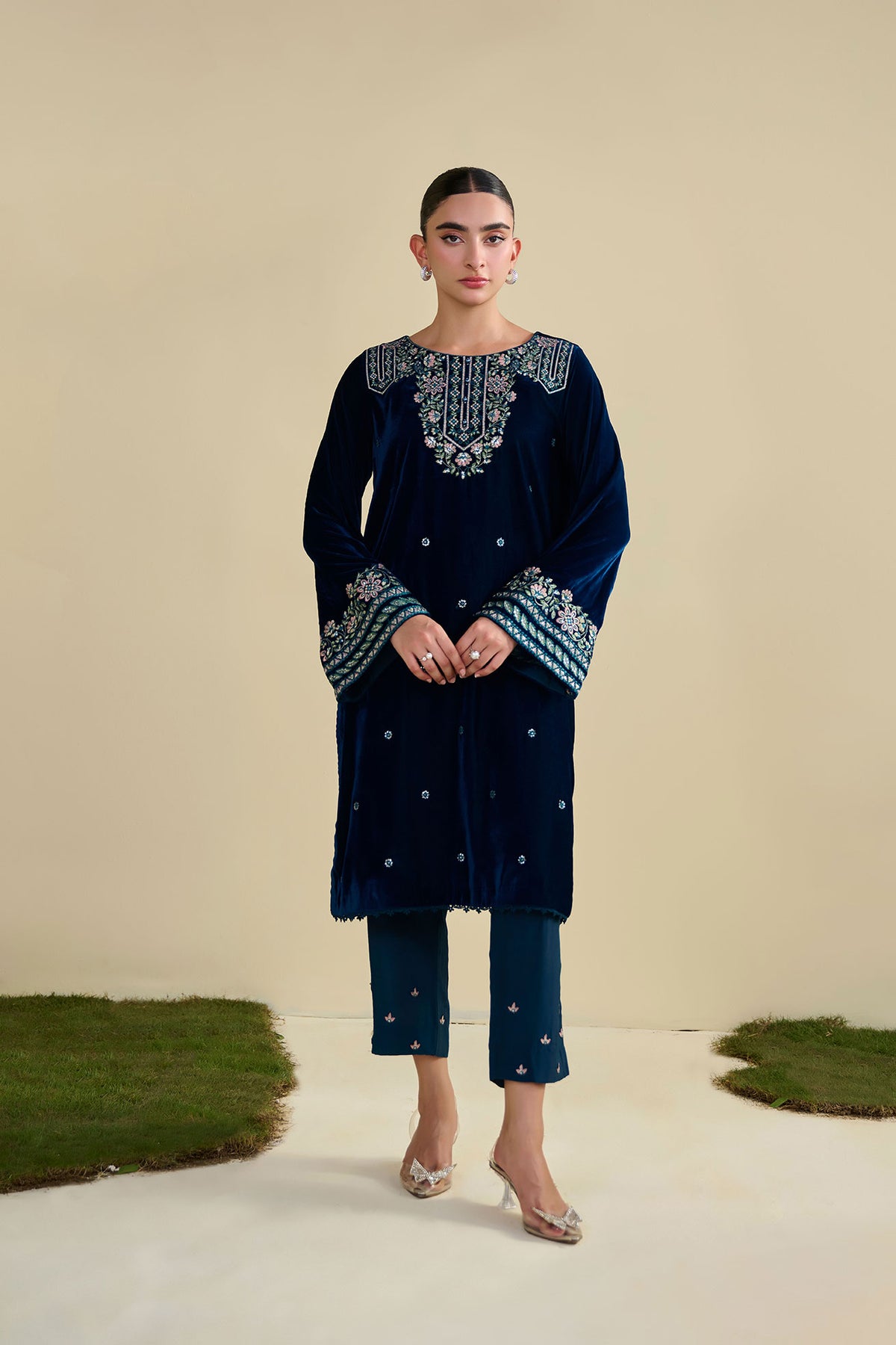 FW25DA-2807   TURQUOISE BLUE  2PCS  EMBROIDERED KURTA WITH TROUSER
