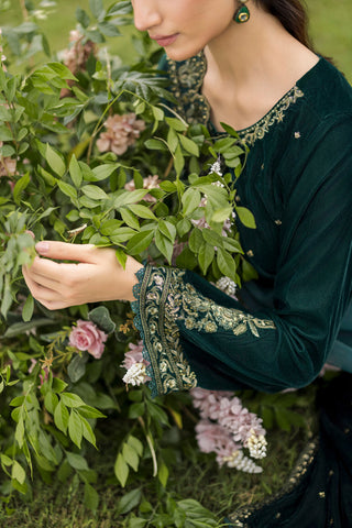 FW25DA-2809  BOTTLE GREEN  2PCS  EMBROIDERED KURTA WITH TROUSER