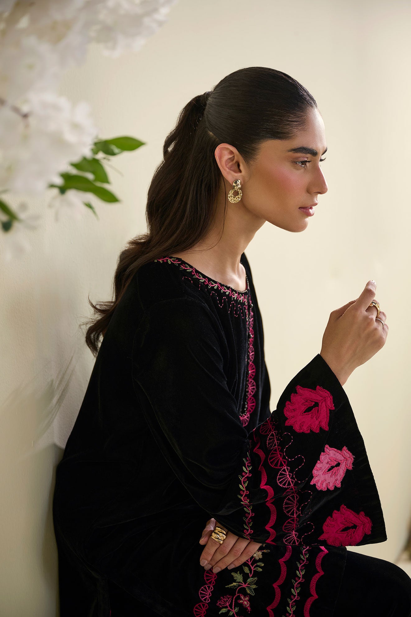 FW25DA-2813   BLACK  2PCS  EMBROIDERED KURTA WITH TROUSER