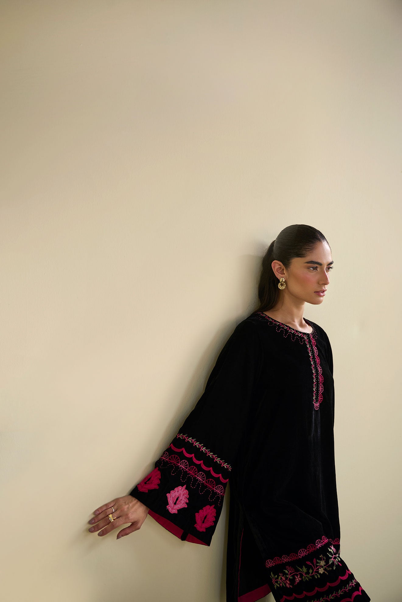 FW25DA-2813   BLACK  2PCS  EMBROIDERED KURTA WITH TROUSER