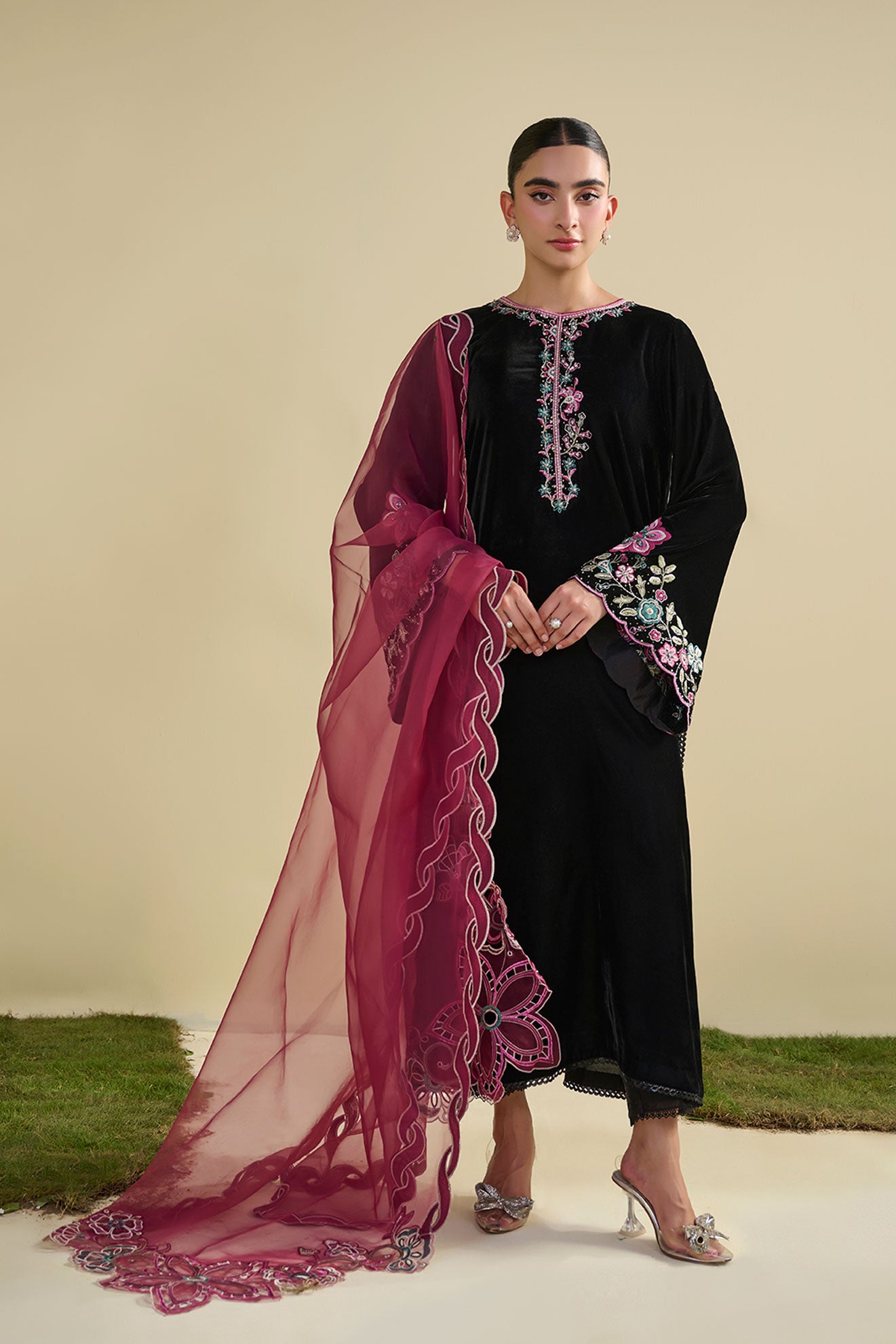 FW25DA-2815 BLACK 2PCS EMBROIDERED KURTA WITH TROUSER – Dhanak.com.pk