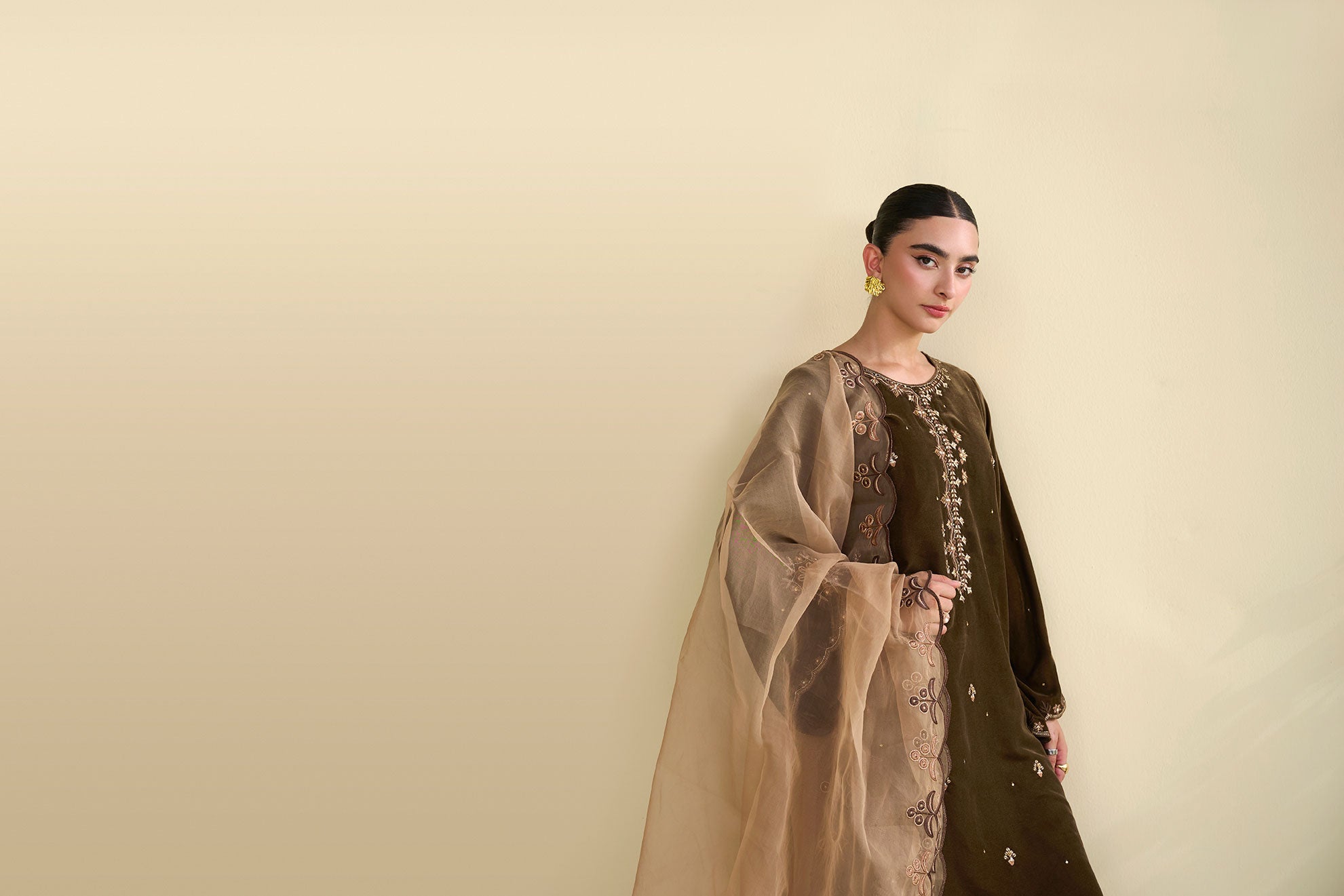 FW25DA-2821   BROWN  2PCS  EMBROIDERED KURTA WITH TROUSER