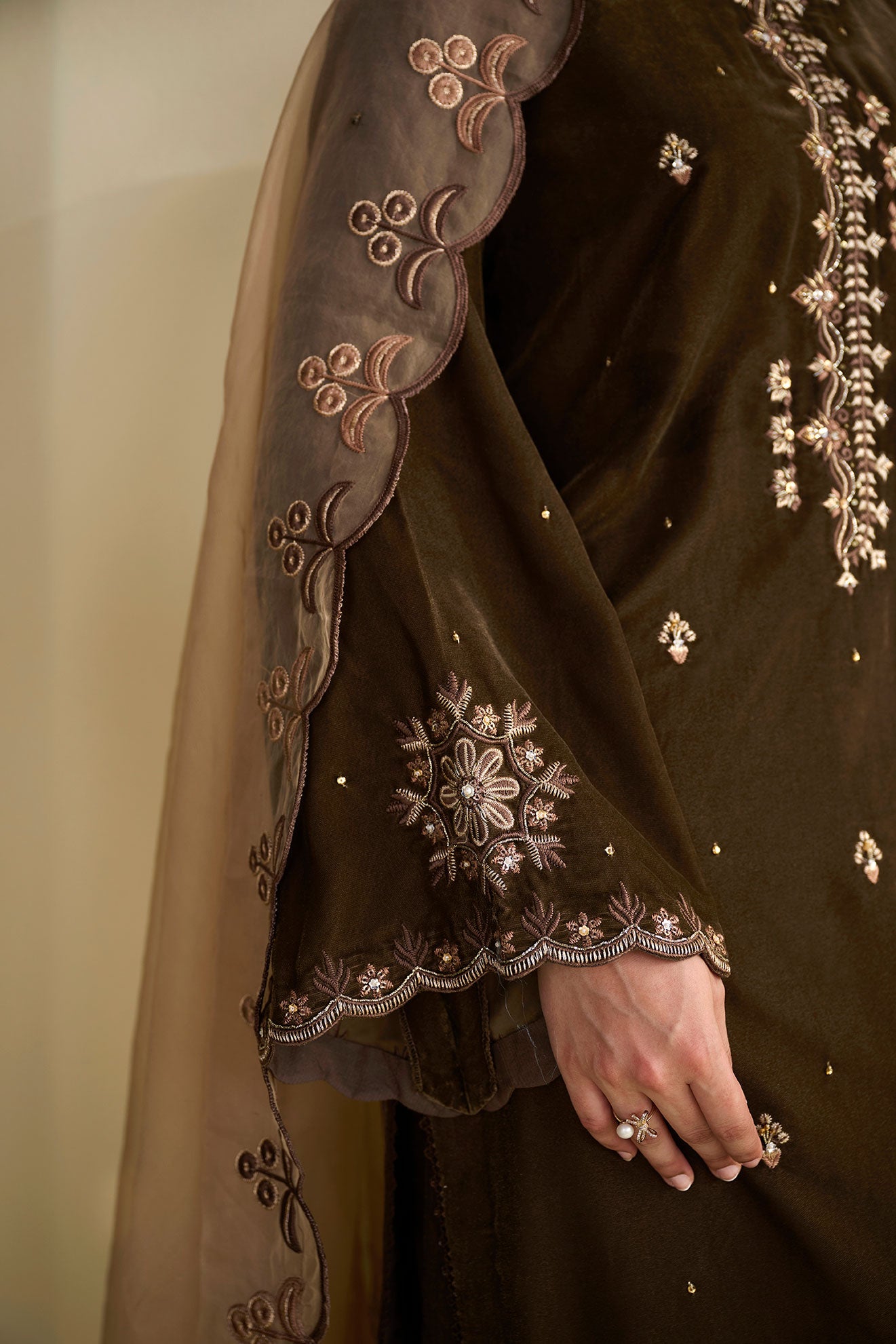 FW25DA-2821   BROWN  2PCS  EMBROIDERED KURTA WITH TROUSER