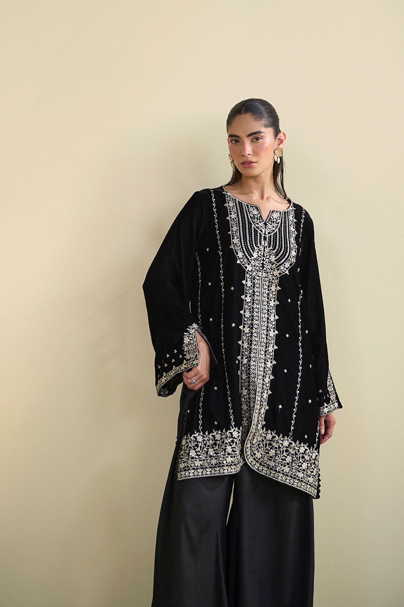 FW25DA-2822  BLACK  2PCS  EMBROIDERED KURTA WITH TROUSER