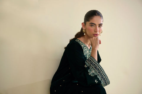 FW25DA-2823  BOTTLE GREEN  2PCS  EMBROIDERED KURTA WITH TROUSER