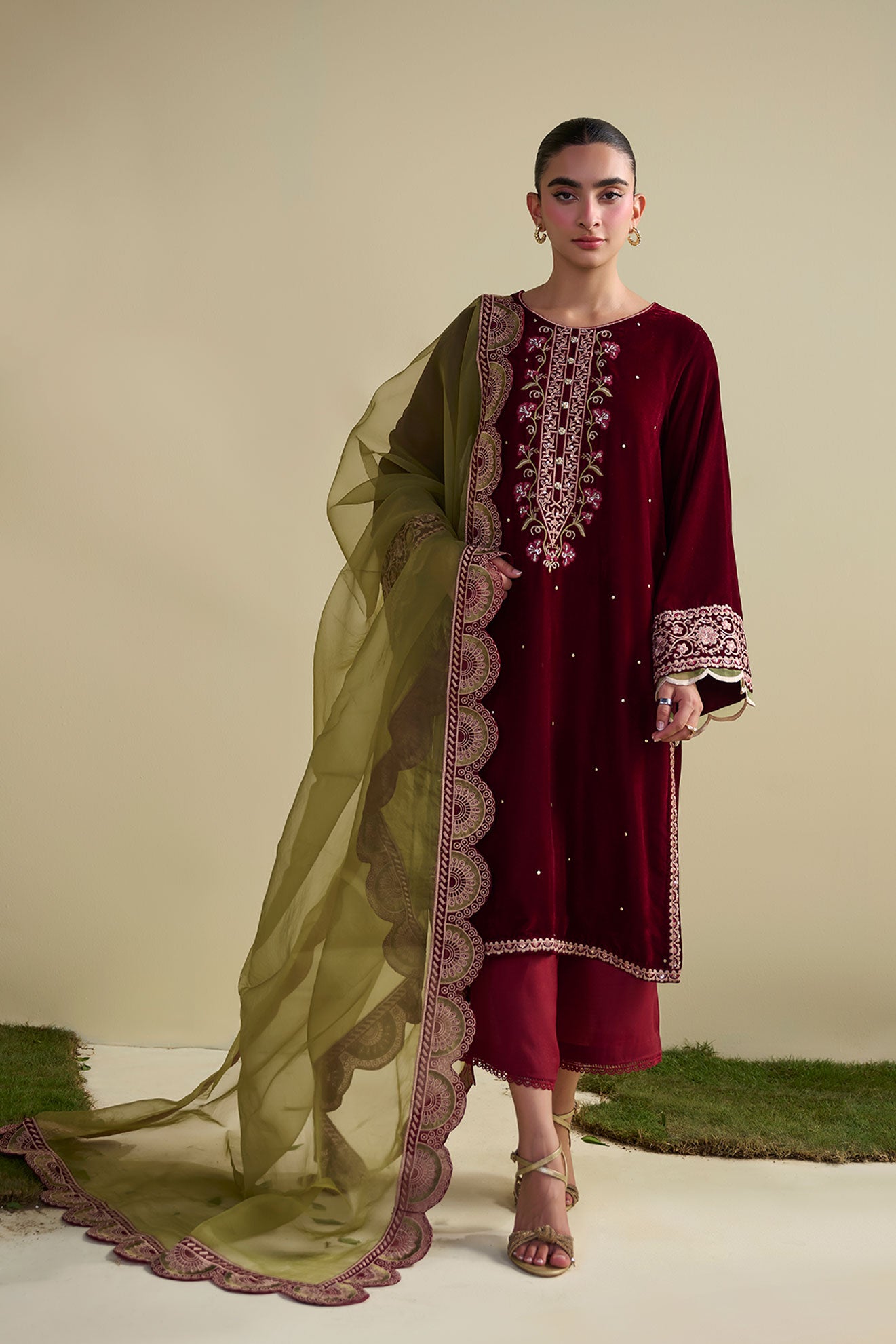 FW25DA-2824   MAROON  2PCS  EMBROIDERED KURTA WITH TROUSER