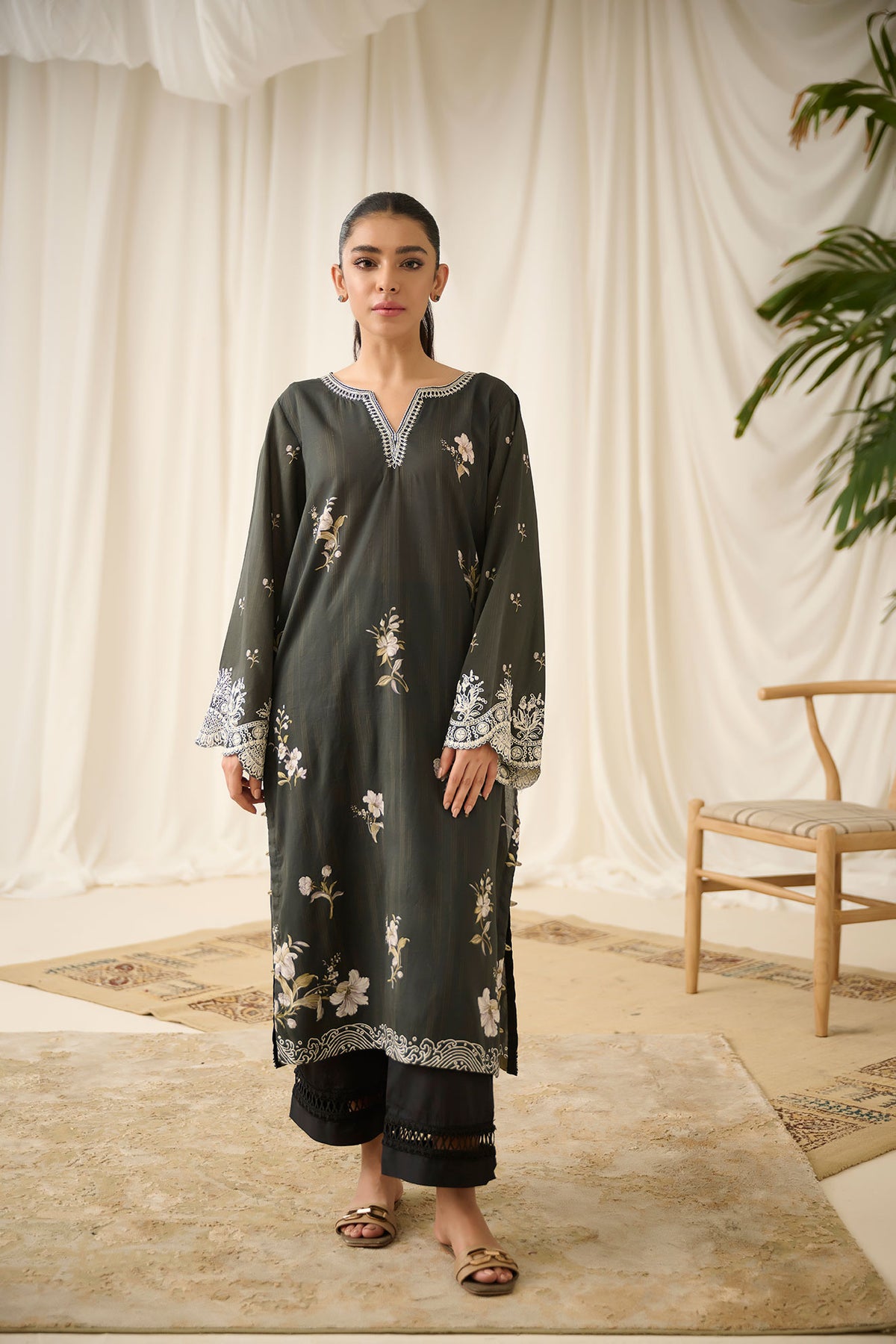 DC-0521 BLACK PRINTED EMBROIDERED KURTA