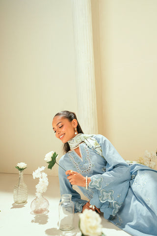 SS25DC-2553 SKY BLUE LAWN 2PCS EMBROIDERED KURTA WITH TROUSER