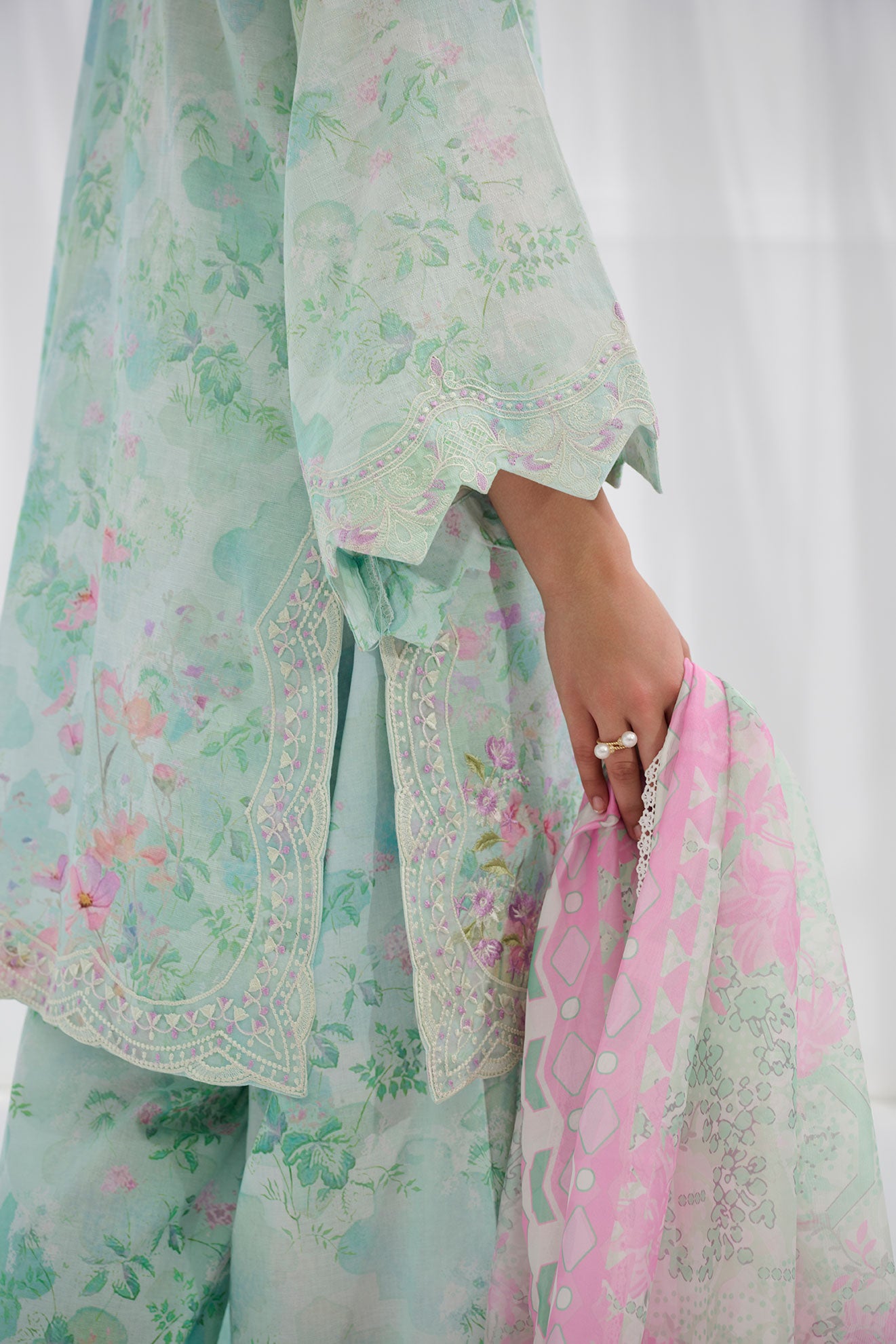 SS25DC-2558 GREEN COTTON JACQUARD 2PCS EMBROIDERED KURTA WITH TROUSER