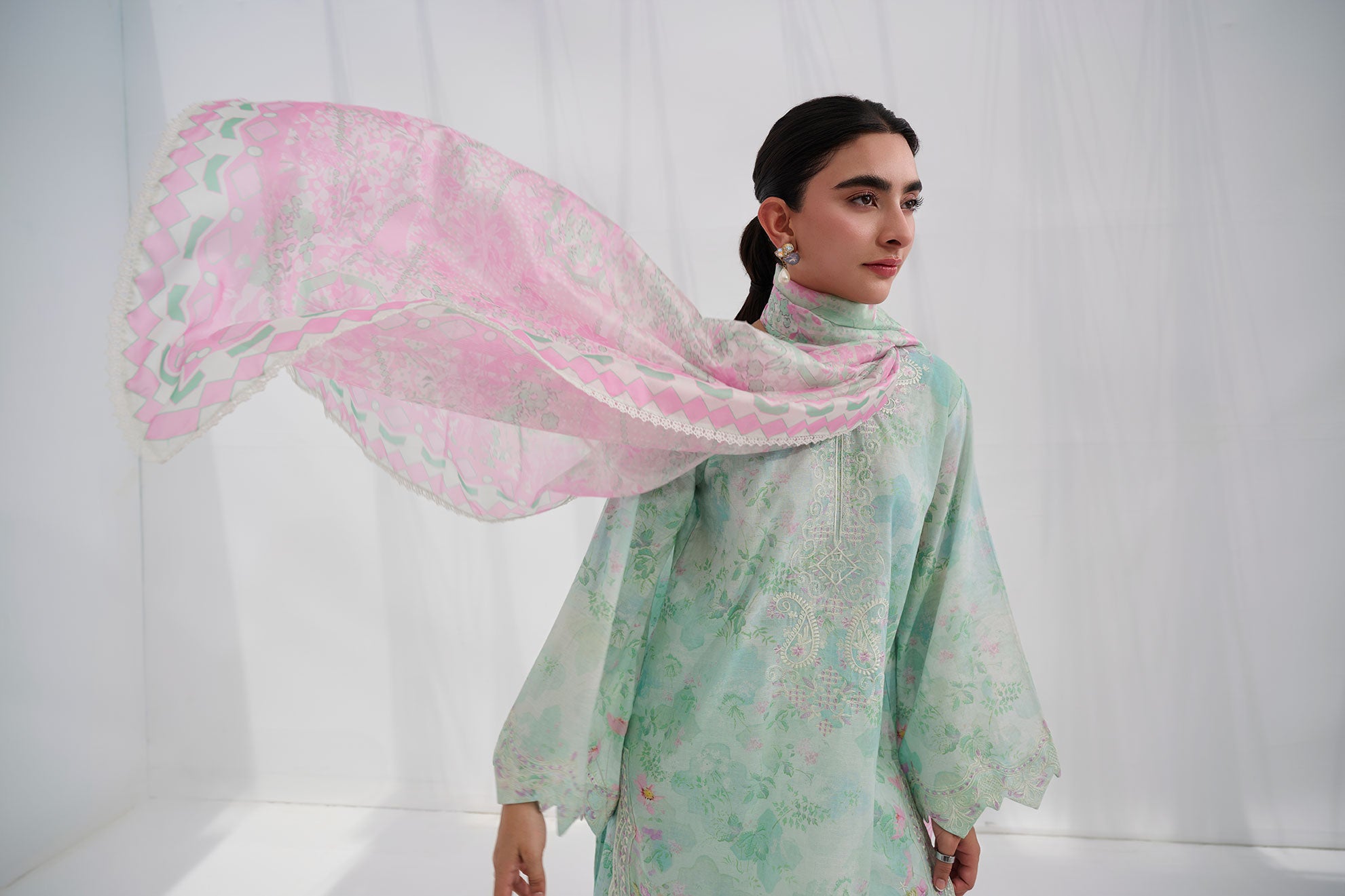 SS25DC-2558 GREEN COTTON JACQUARD 2PCS EMBROIDERED KURTA WITH TROUSER