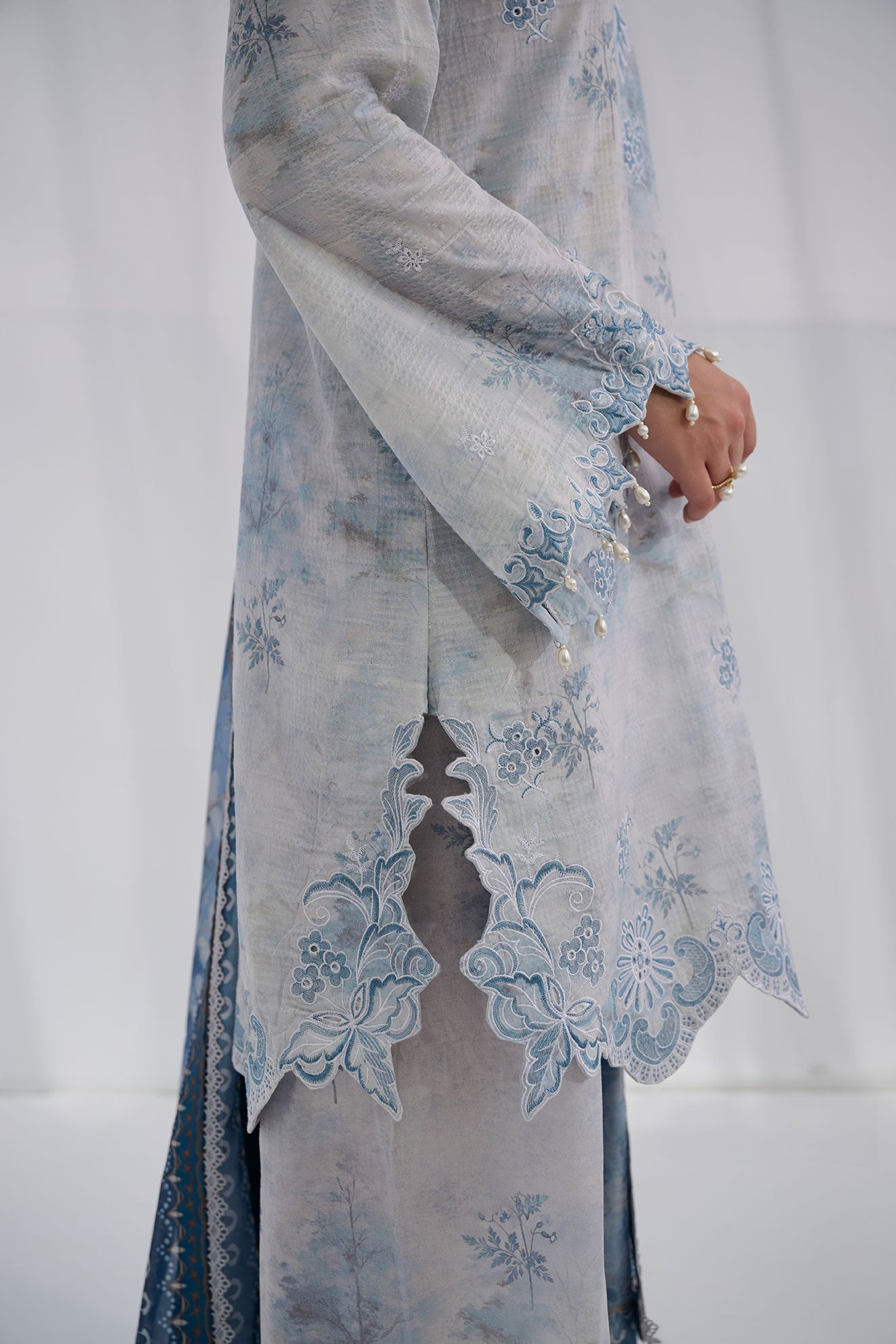 SS25DC-2562 GREY COTTON JACQUARD 2PCS EMBROIDERED KURTA WITH TROUSER