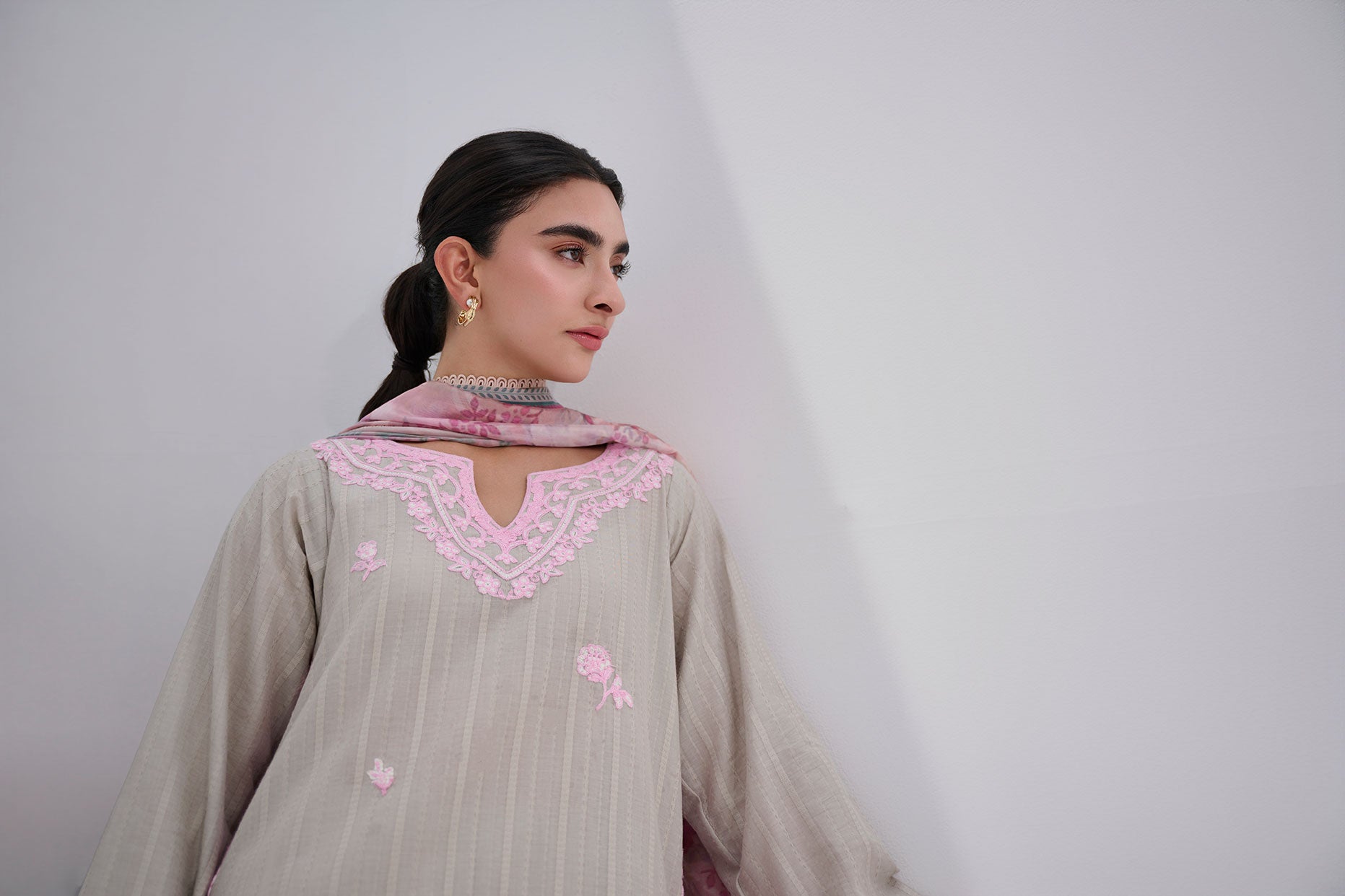 SS25DC-2563 GREY COTTON JACQUARD 2PCS EMBROIDERED KURTA WITH TROUSER