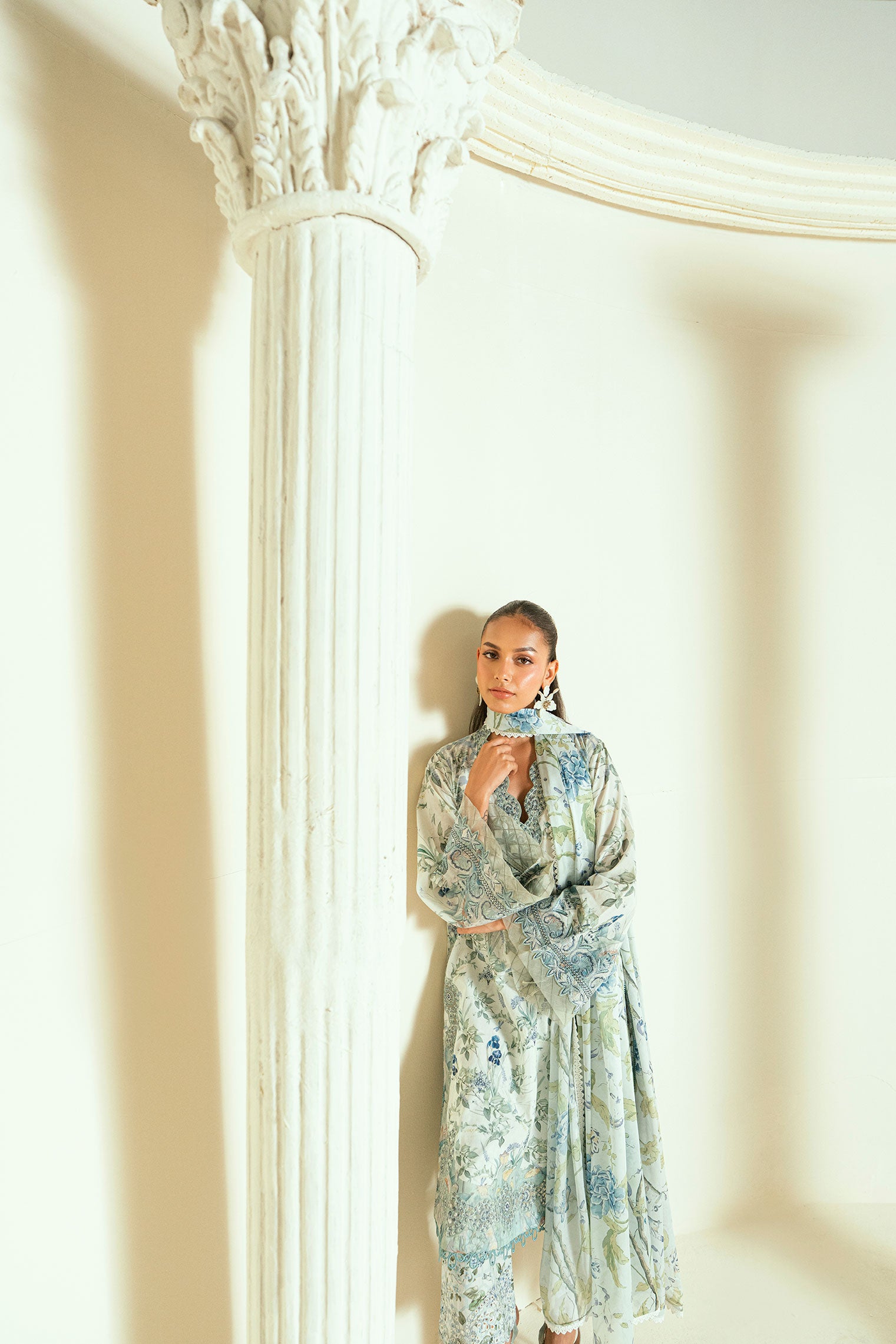 SS25DC-2545 L-GREY LAWN 2PCS EMBROIDERED KURTA WITH TROUSER