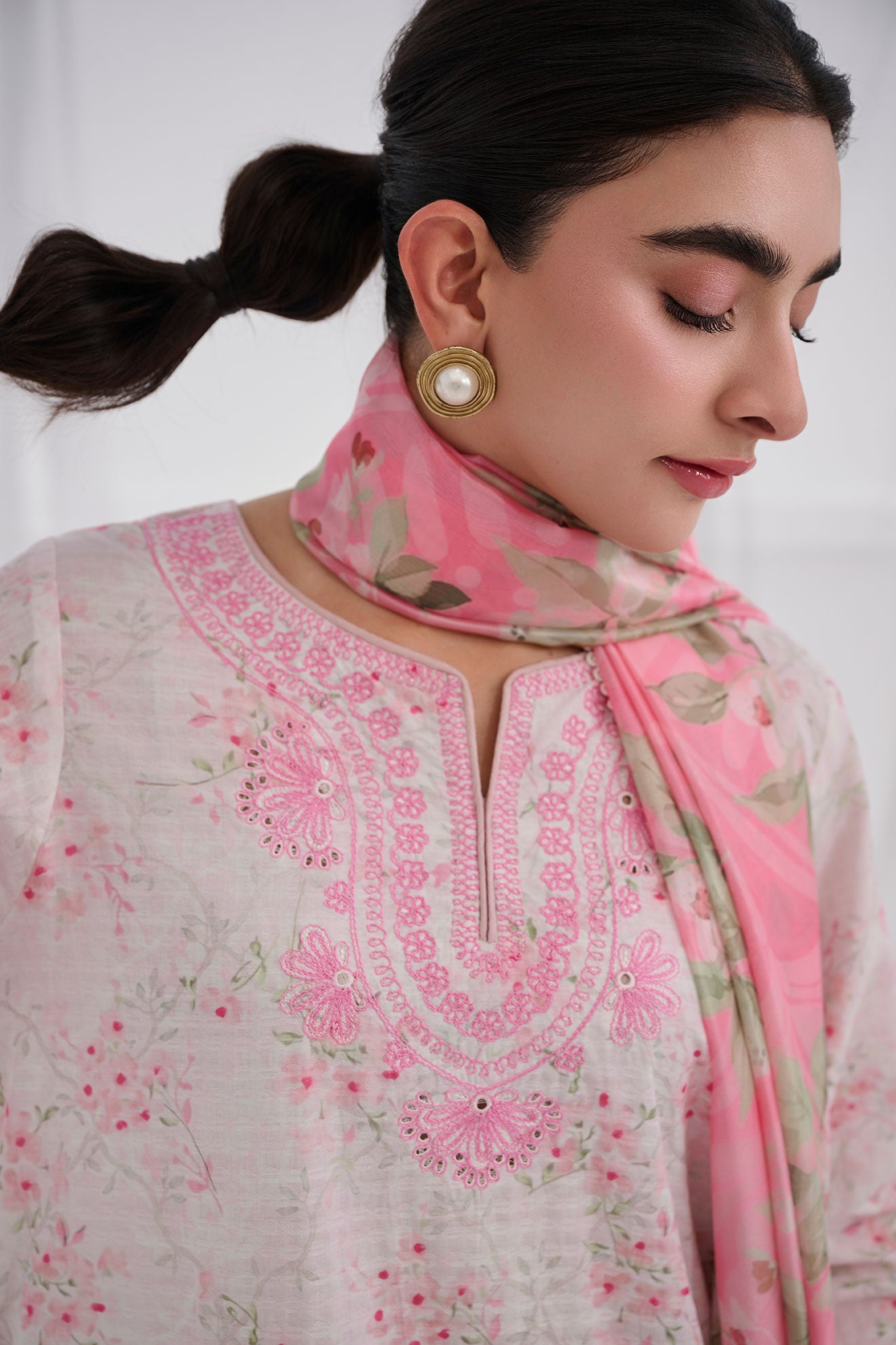 SS25DC-2559 PINK COTTON JACQUARD 2PCS EMBROIDERED KURTA WITH TROUSER