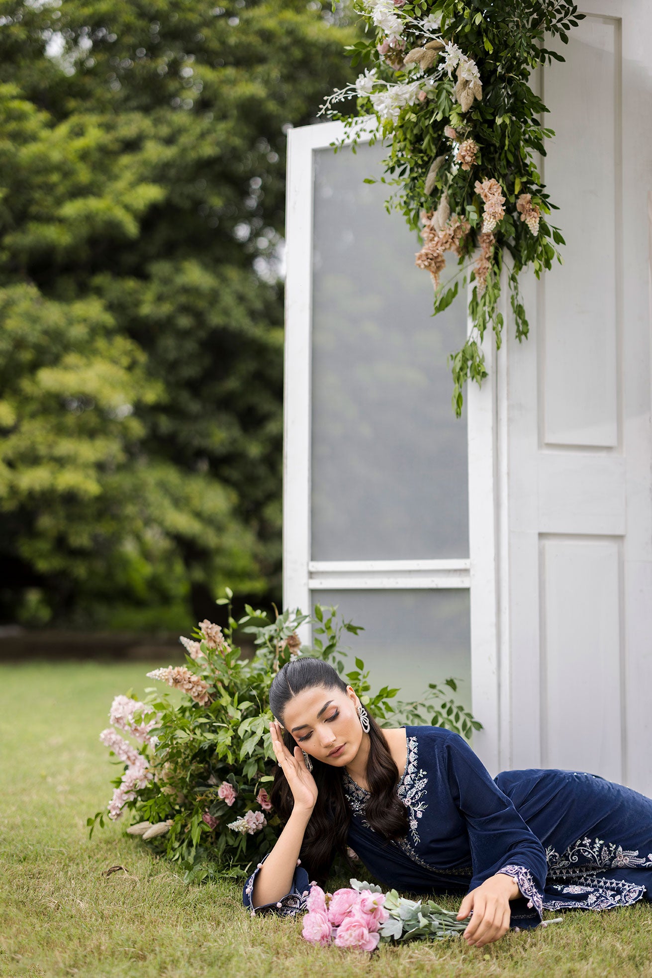 FW25DA-2834   GREY  2PCS  EMBROIDERED KURTA WITH TROUSER