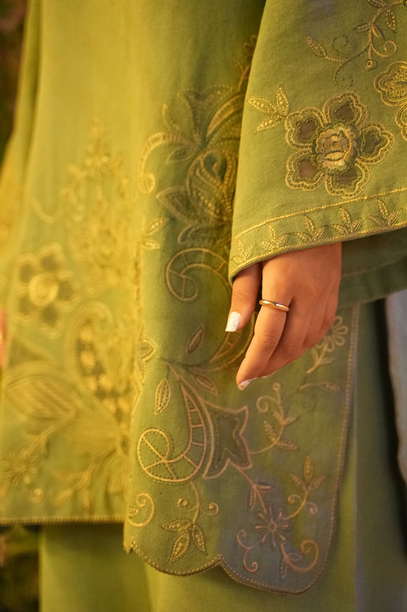 FW25DC-2882 GREEN 2PCS  EMBROIDERED KURTA WITH TROUSER