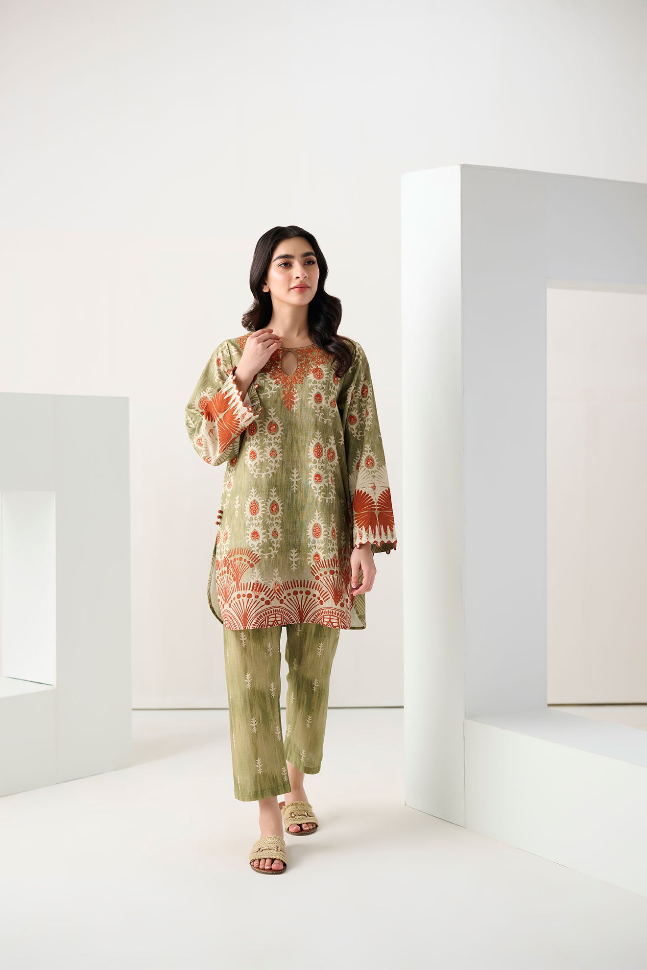 DC-2266 GREEN 2PCS  EMBROIDERED KURTA WITH TROUSER