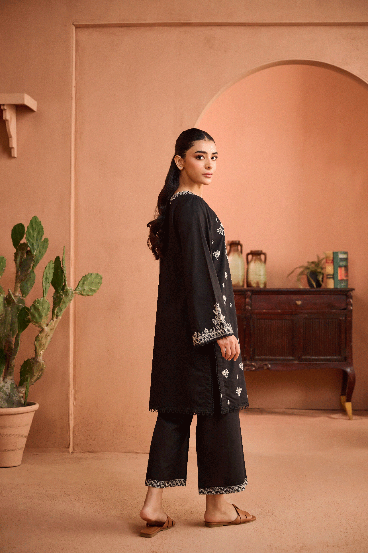 SS24DC-2452 BLACK 2PCS EMBROIDERED KURTA WITH TROUSER