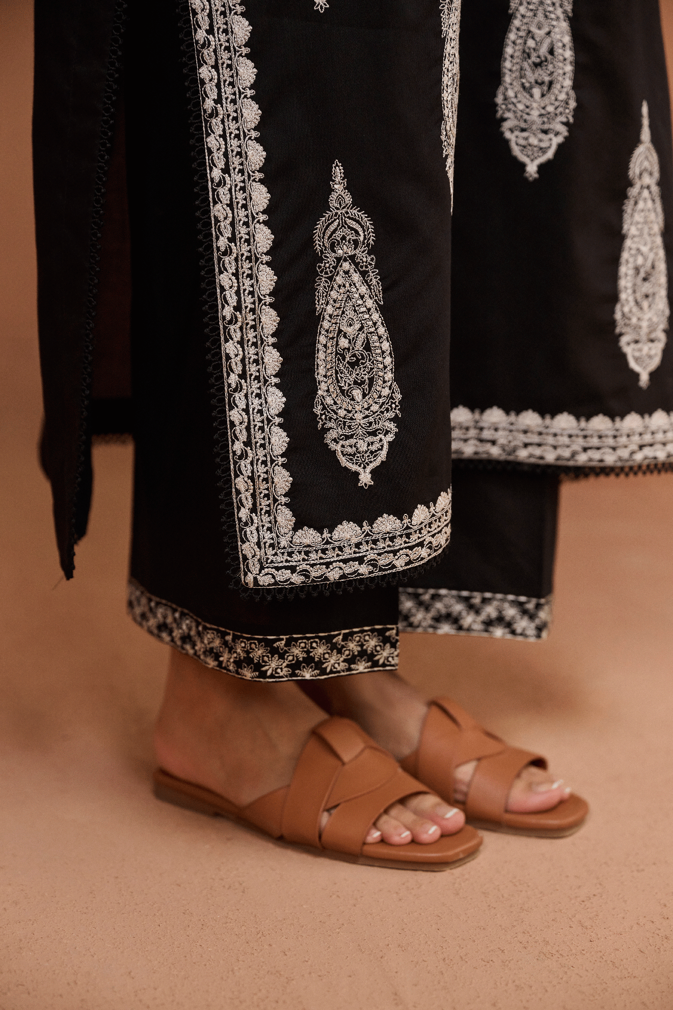 SS24DC-2461 BLACK 2PCS EMBROIDERED KURTA WITH TROUSER