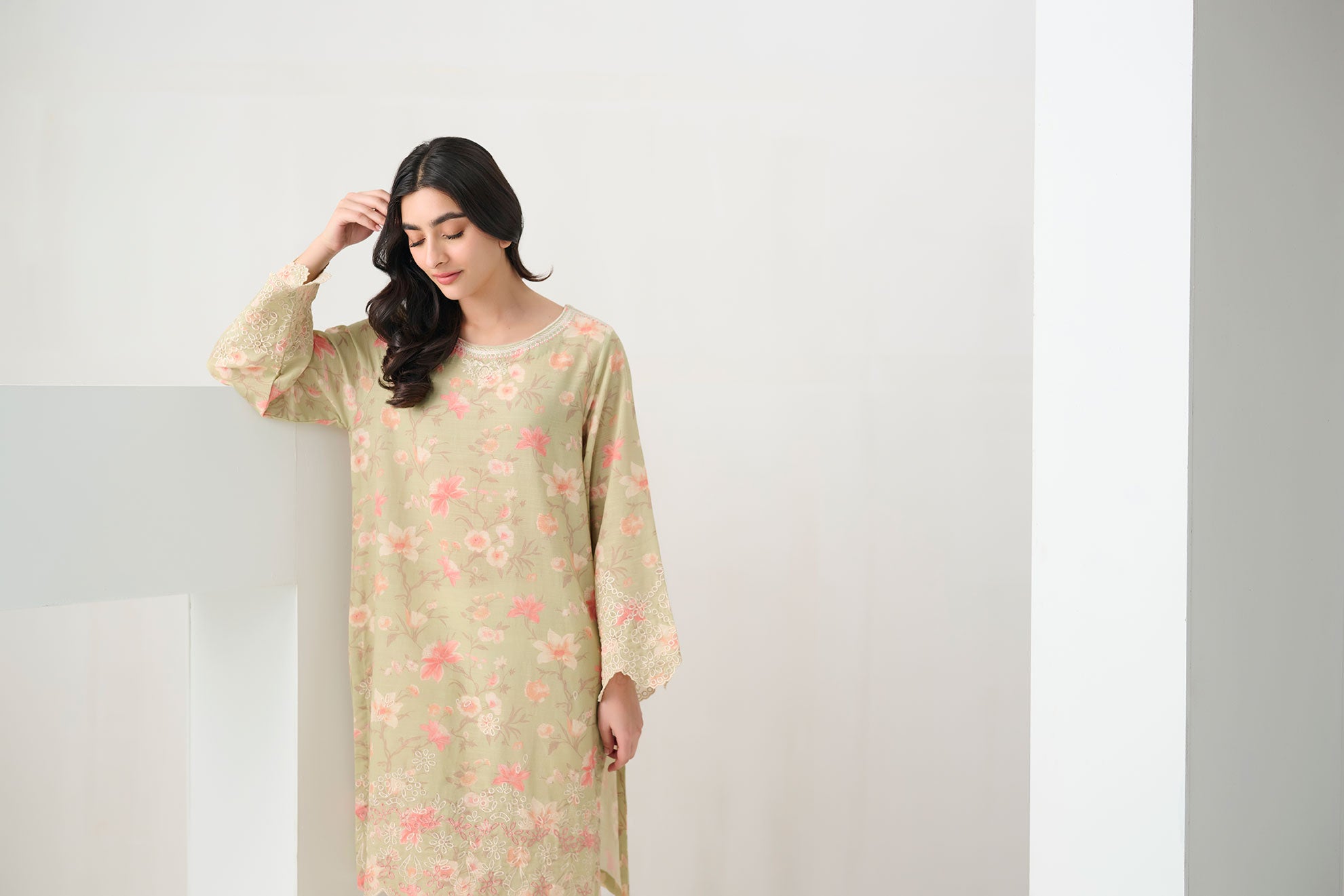 DC-0541 MINT GREEN EMBROIDERED KURTA