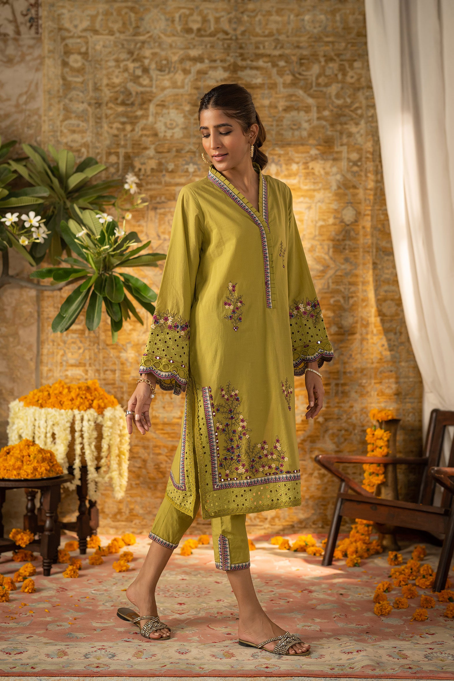 DC-2061 GREEN 2PCS  EMBROIDERED KURTA WITH TROUSER
