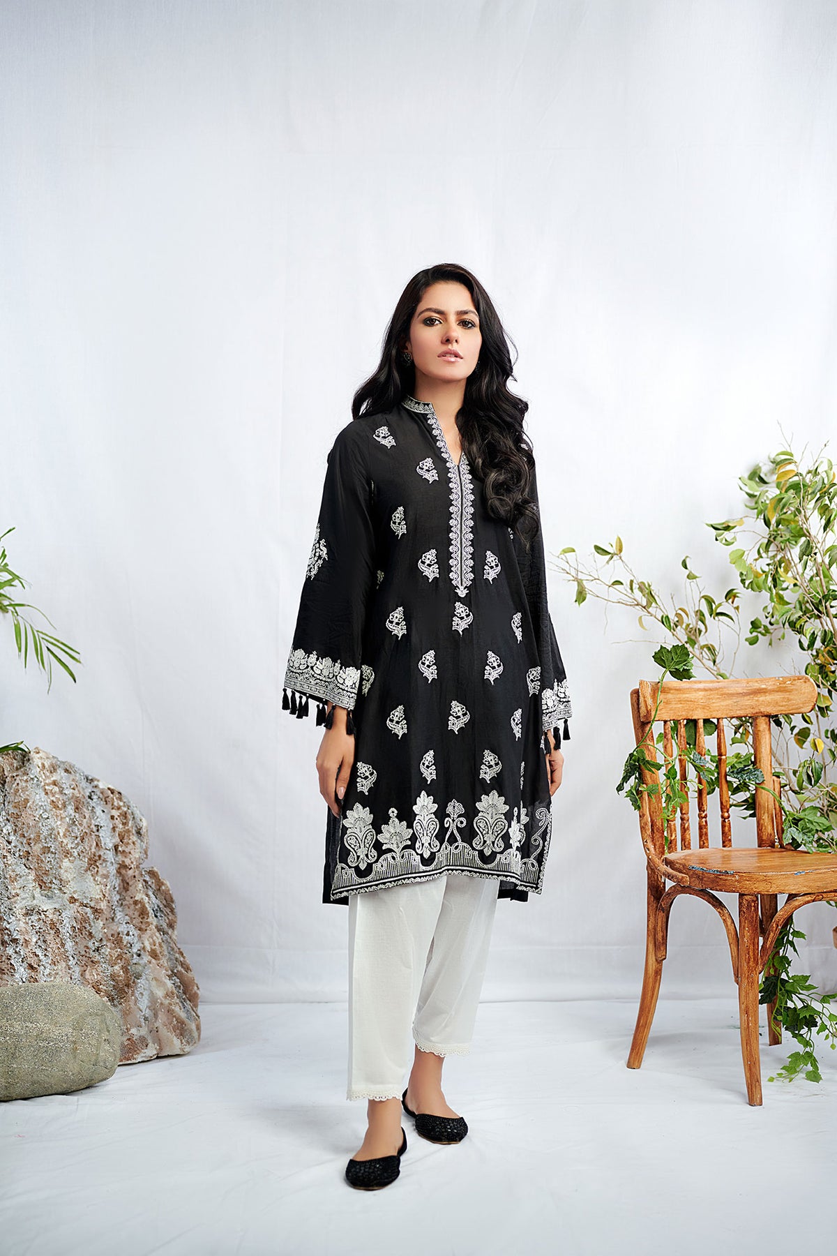 DC-0368 BLACK EMBROIDERED KURTA