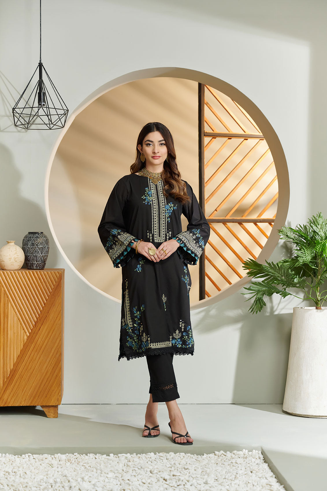 DC-2034 BLACK 2PCS  EMBROIDERED KURTA WITH TROUSER
