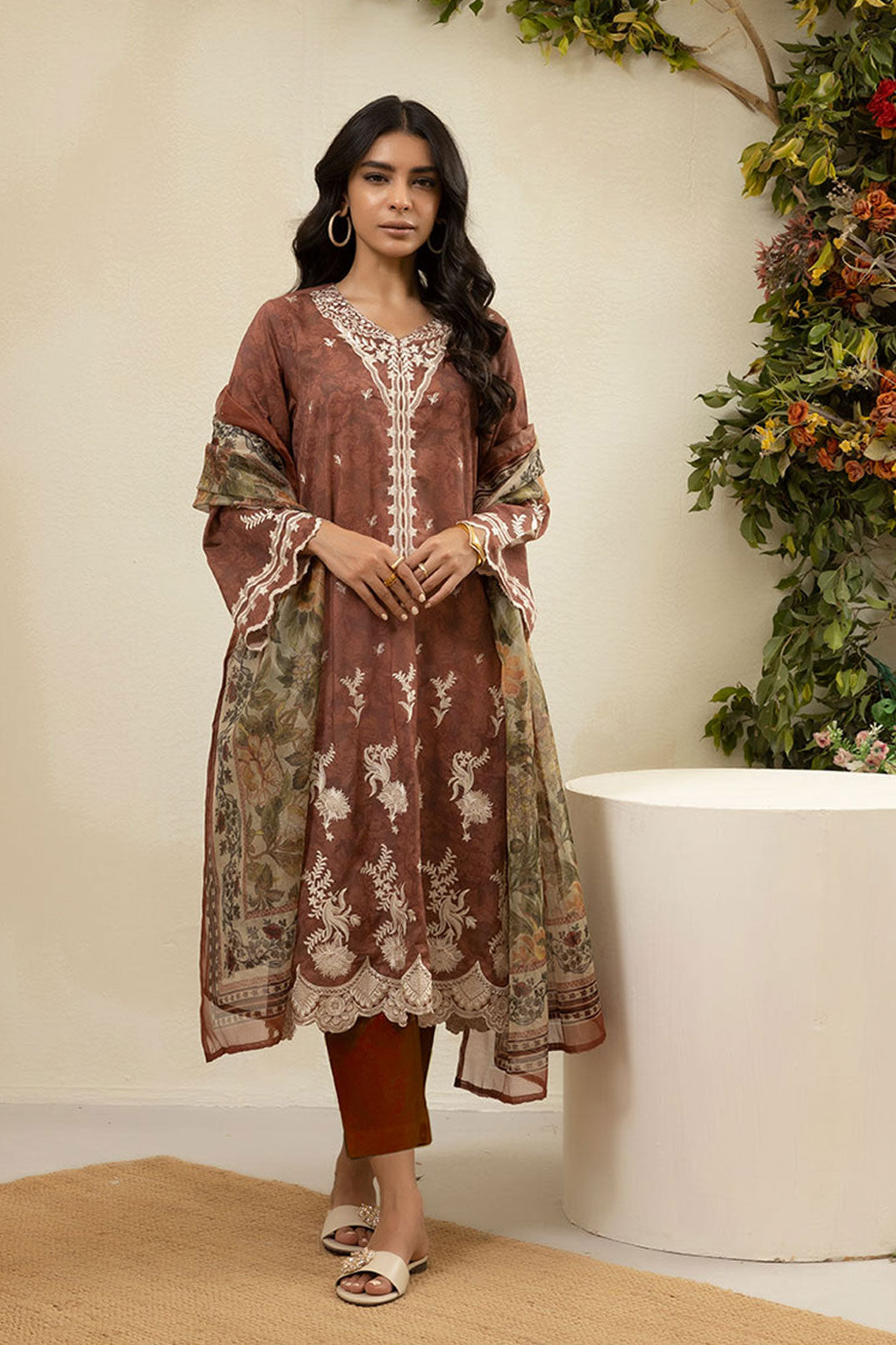 DU-3139 - BROWN - EMBROIDERED LAWN - 3PCS